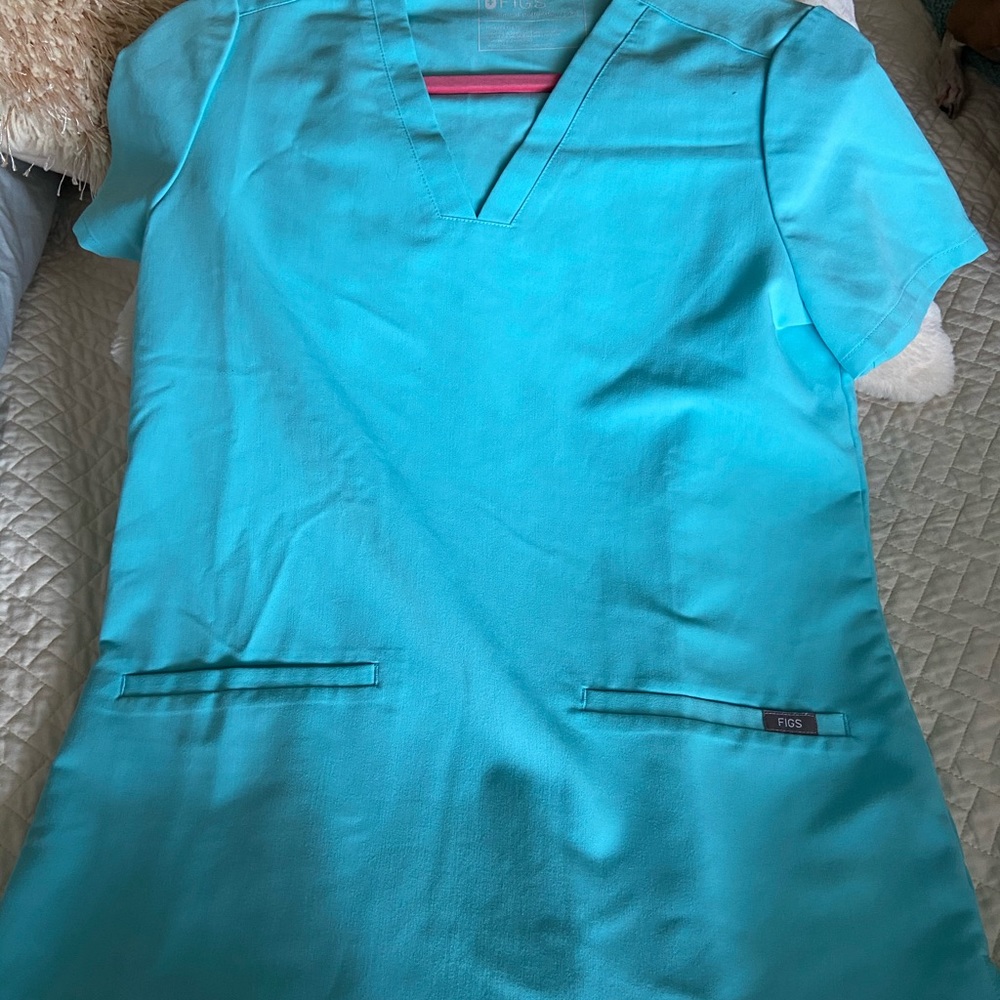 Figs Neón Blue Casma Scrub Top